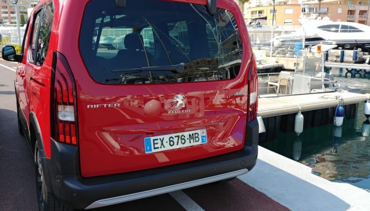 Prova nuovo Peugeot Rifter 2018: il multispazio pronto a tutto - Foto 12 di 22