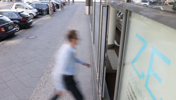 Renault Electric Vehicle Experience Center al debutto a Berlino - Foto 12 di 18