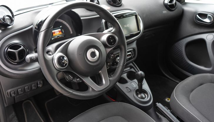 Prova Smart ForTwo Cabrio, la libertà della citycar per eccellenza - Foto 17 di 36