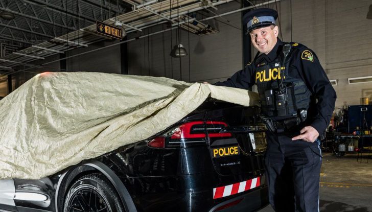 In Svizzera la Polizia abbandona il Diesel per guidare una Tesla Model X - Foto 2 di 6