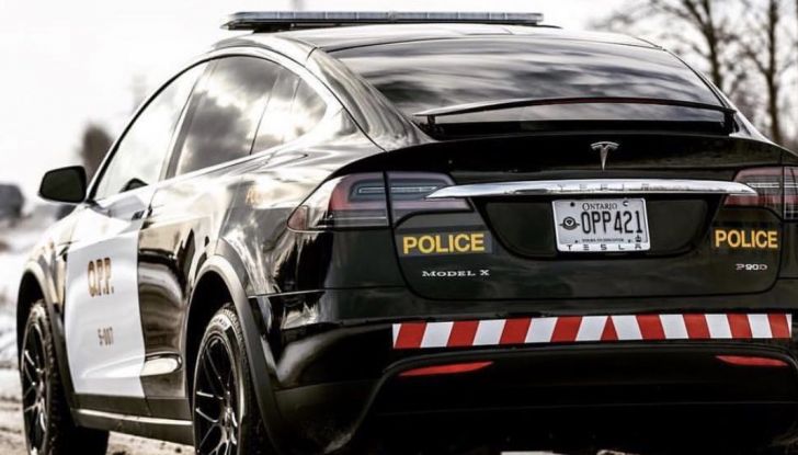 In Svizzera la Polizia abbandona il Diesel per guidare una Tesla Model X - Foto 4 di 6