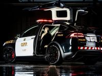 In Svizzera la Polizia abbandona il Diesel per guidare una Tesla Model X