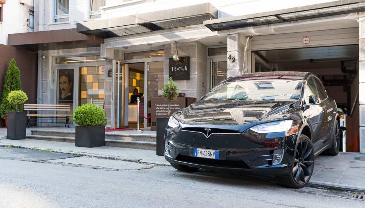Tesla Model X prova su strada, autonomia, tempi di ricarica e optional - Foto 23 di 35