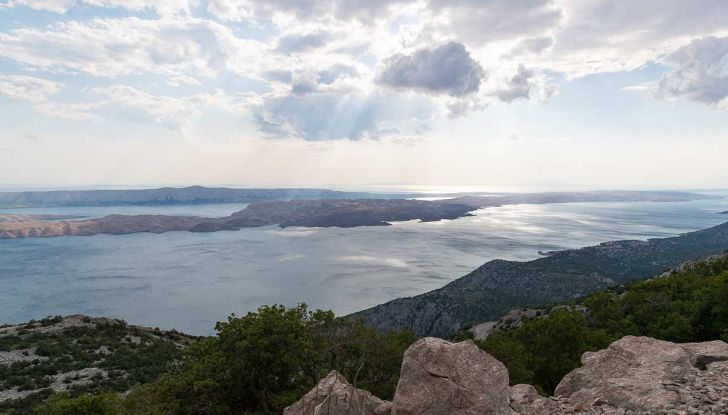 Tesla Model X prova su strada, autonomia, tempi di ricarica e optional - Foto 29 di 35