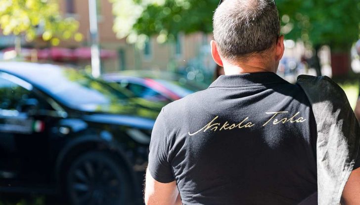 Tesla Model X prova su strada, autonomia, tempi di ricarica e optional - Foto 33 di 35