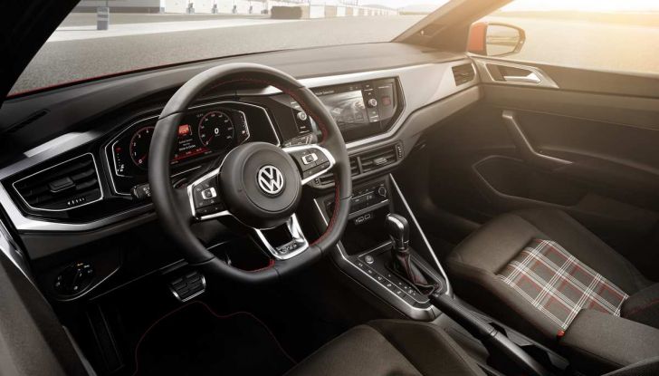 Volkswagen Polo GTI prova su strada e impressioni di guida - Foto 4 di 38