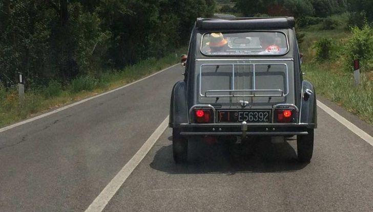 Citroen 2CV 70th Anniversary prova su strada e storia dell’auto - Foto 1 di 7