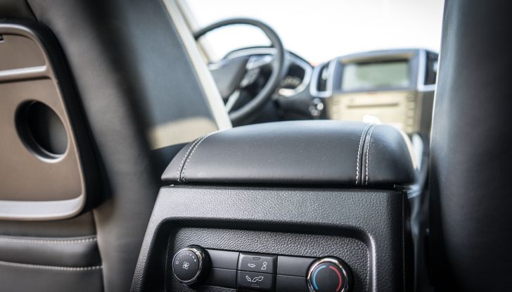 Ford S-Max Vignale, prova su strada: monovolume da 180CV e 7 posti - Foto 23 di 32