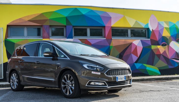Ford S-Max Vignale, prova su strada: monovolume da 180CV e 7 posti - Foto 25 di 32