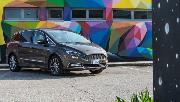 Ford S-Max Vignale, prova su strada: monovolume da 180CV e 7 posti - Foto 26 di 32