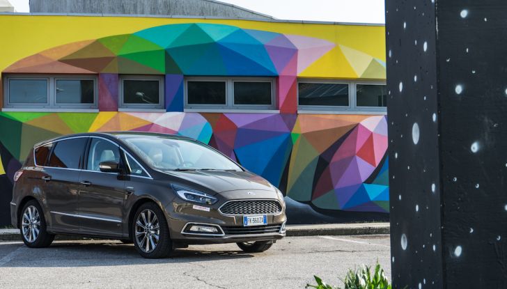 Ford S-Max Vignale, prova su strada: monovolume da 180CV e 7 posti - Foto 27 di 32