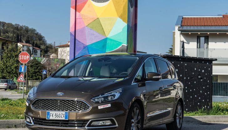 Ford S-Max Vignale, prova su strada: monovolume da 180CV e 7 posti - Foto 32 di 32