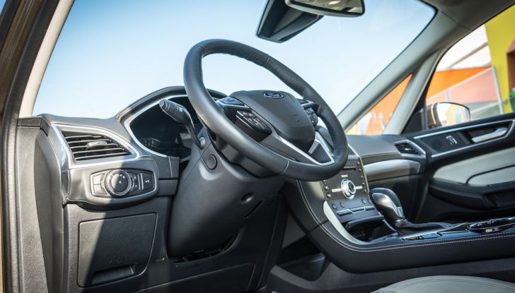 Ford S-Max Vignale, prova su strada: monovolume da 180CV e 7 posti - Foto 12 di 32