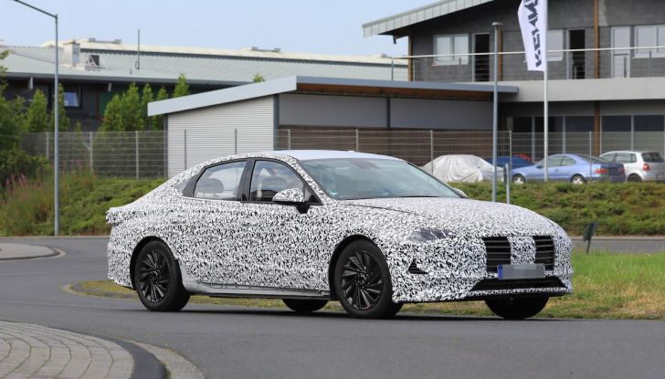 Nuova Hyundai i40 2020: berlina senza compromessi verso la guida autonoma - Foto 15 di 26