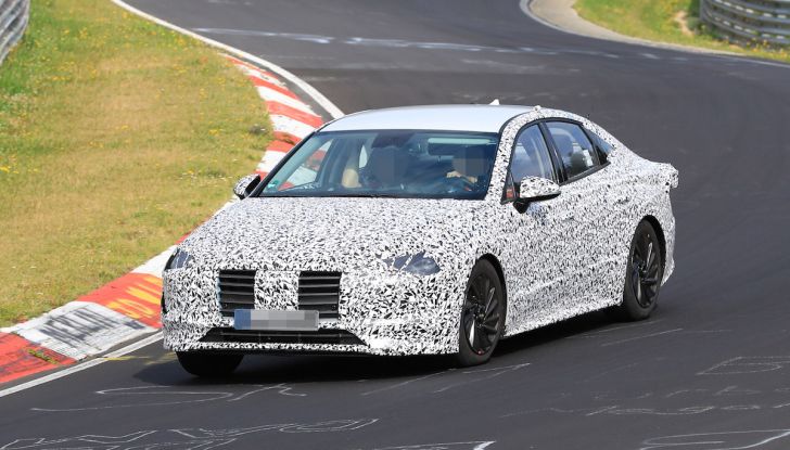 Nuova Hyundai i40 2020: berlina senza compromessi verso la guida autonoma - Foto 1 di 26