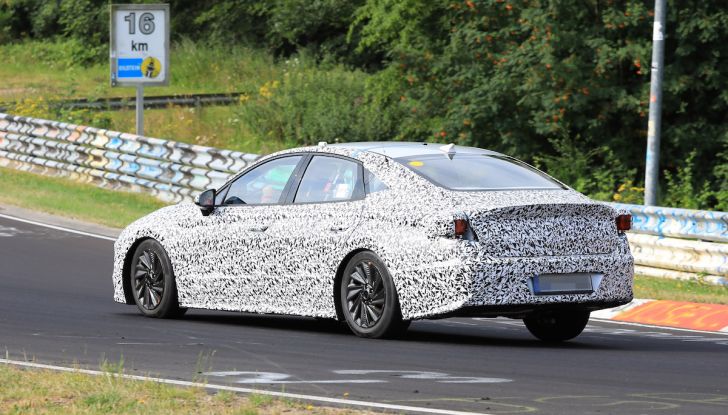 Nuova Hyundai i40 2020: berlina senza compromessi verso la guida autonoma - Foto 9 di 26