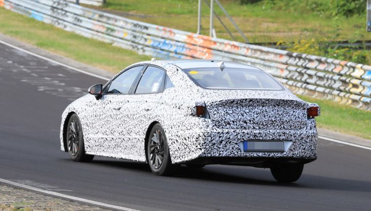 Nuova Hyundai i40 2020: berlina senza compromessi verso la guida autonoma - Foto 10 di 26