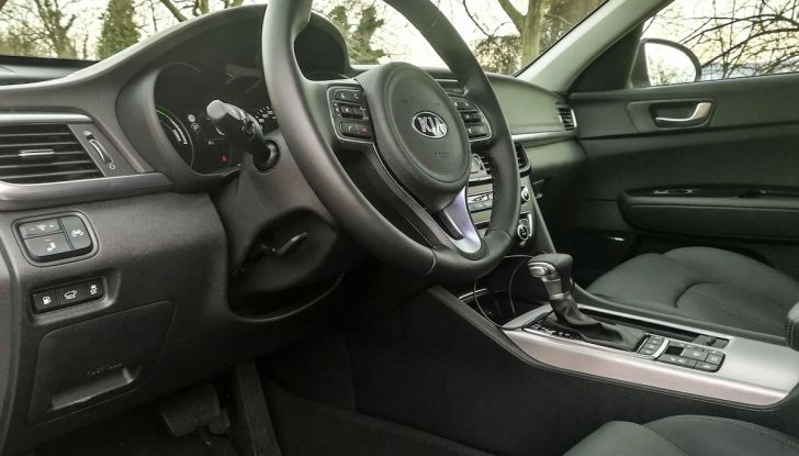 Kia Optima SW Plug-In Hybrid prova su strada, consumi e prestazioni - Foto 32 di 54