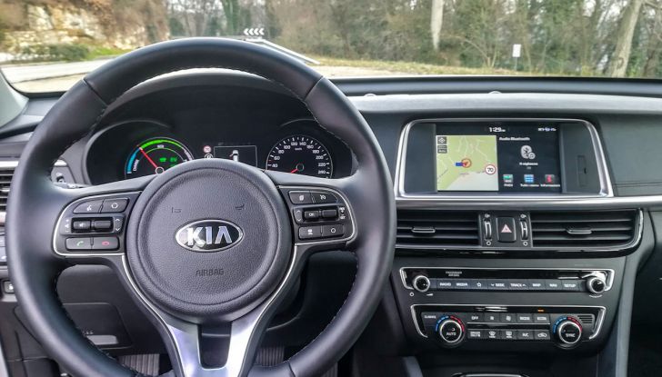 Kia Optima SW Plug-In Hybrid prova su strada, consumi e prestazioni - Foto 35 di 54