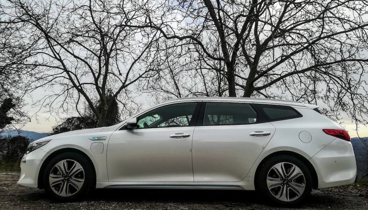 Kia Optima SW Plug-In Hybrid prova su strada, consumi e prestazioni - Foto 40 di 54