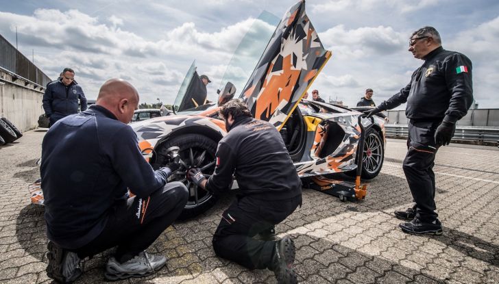 Lamborghini Aventador SVJ, record al Nurburgring: è la più veloce di sempre - Foto 3 di 11