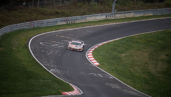 Lamborghini Aventador SVJ, record al Nurburgring: è la più veloce di sempre - Foto 9 di 11