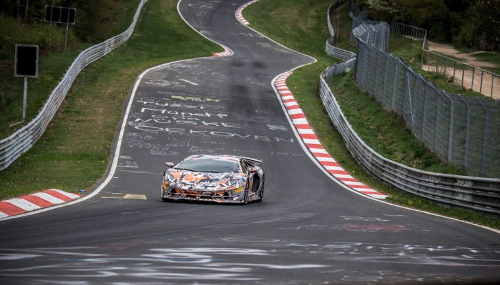Lamborghini Aventador SVJ, record al Nurburgring: è la più veloce di sempre - Foto 10 di 11