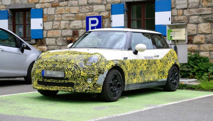 MINI Cooper E elettrica 2019 quasi pronta al debutto - Foto 1 di 14