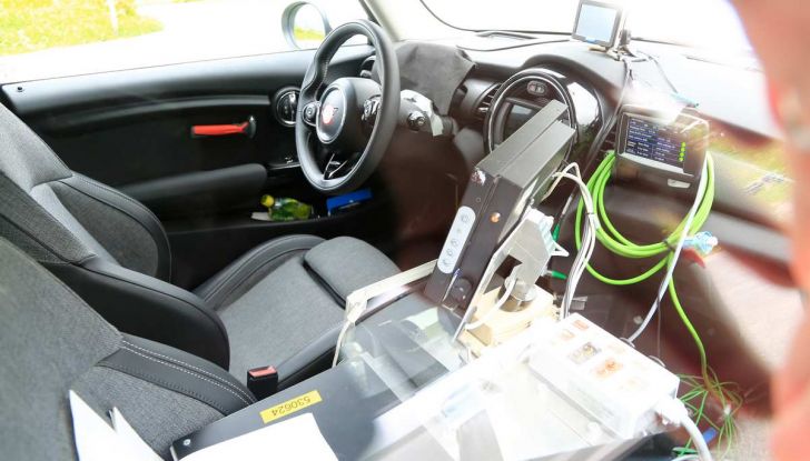 MINI Cooper E elettrica 2019 quasi pronta al debutto - Foto 13 di 14