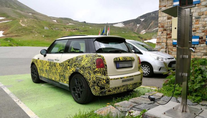 MINI Cooper E elettrica 2019 quasi pronta al debutto - Foto 2 di 14
