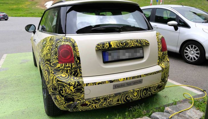 MINI Cooper E elettrica 2019 quasi pronta al debutto - Foto 8 di 14