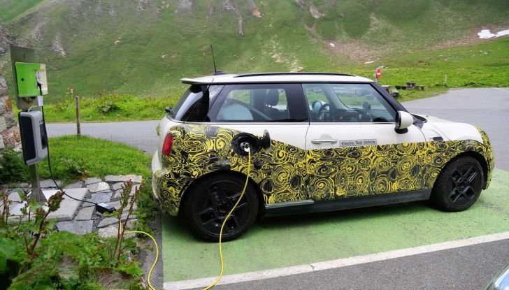 MINI Cooper E elettrica 2019 quasi pronta al debutto - Foto 9 di 14