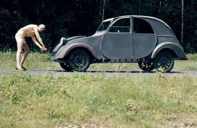 Citroën 2 CV: La “Toute Petite Voiture” - Foto 9 di 14