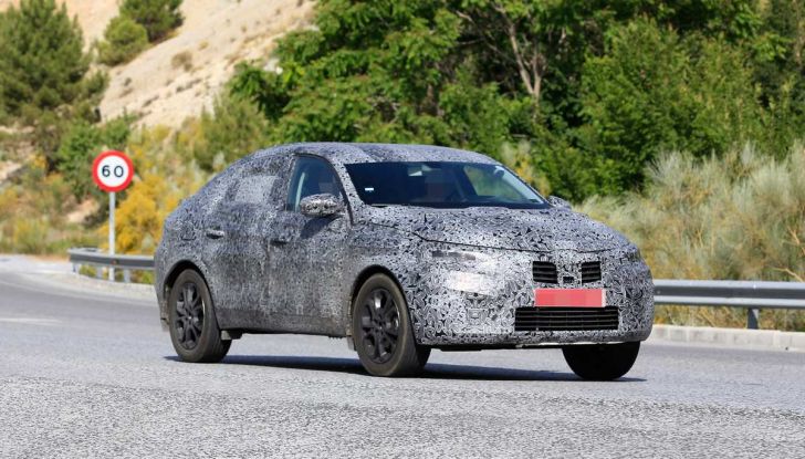 Renault Captur Coupe, dati e immagini del crossover compatto - Foto 9 di 21