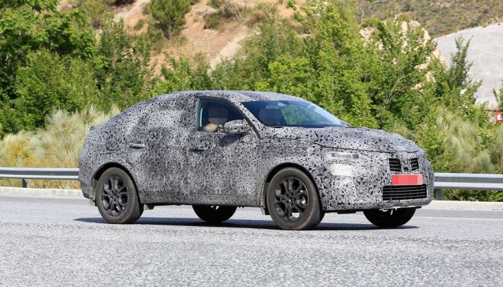 Renault Captur Coupe, dati e immagini del crossover compatto - Foto 11 di 21