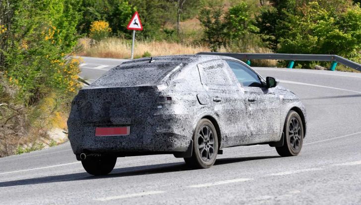 Renault Captur Coupe, dati e immagini del crossover compatto - Foto 15 di 21