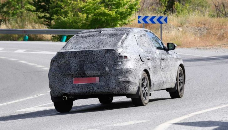Renault Captur Coupe, dati e immagini del crossover compatto - Foto 16 di 21