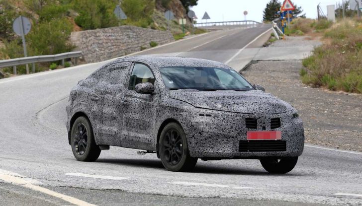 Renault Captur Coupe, dati e immagini del crossover compatto - Foto 20 di 21