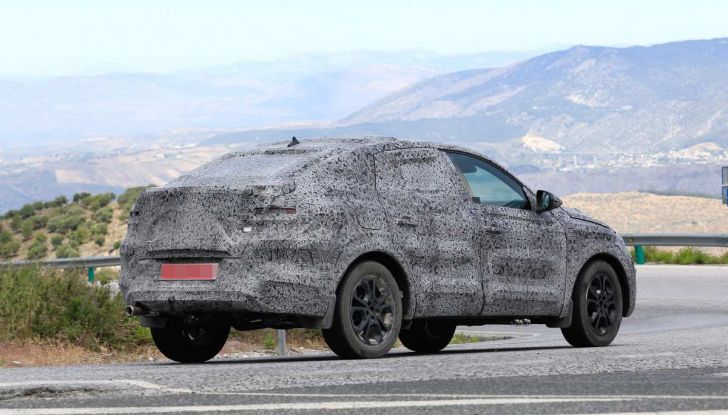 Renault Captur Coupe, dati e immagini del crossover compatto - Foto 21 di 21