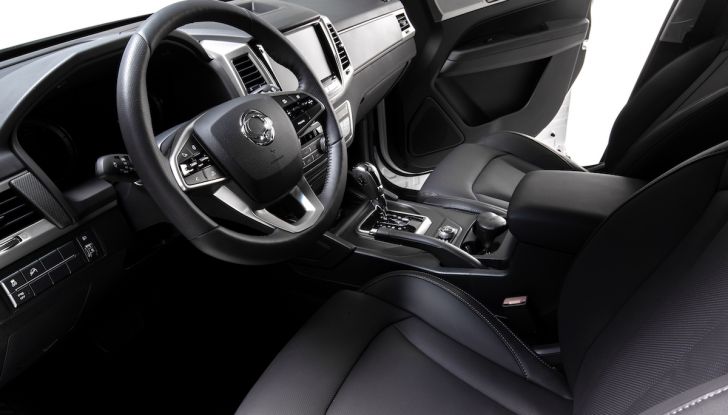 SsangYong Rexton Sports 2018: il pick-up pratico, solido e con 4WD - Foto 5 di 10