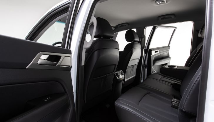 SsangYong Rexton Sports 2018: il pick-up pratico, solido e con 4WD - Foto 6 di 10