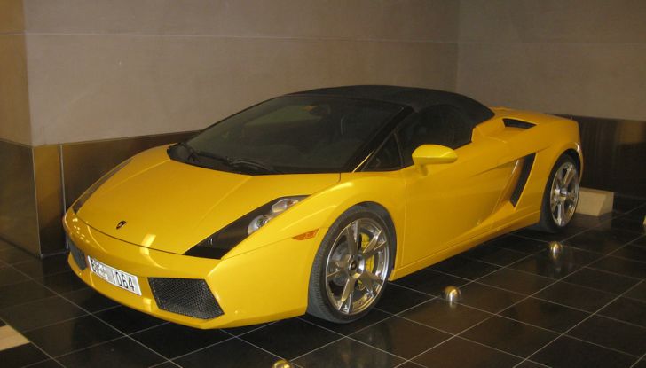 Dubai, noleggia una Lamborghini Huracán e prende 40 mila euro di multa in 3 ore - Foto 17 di 17