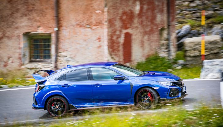 Prova Honda Civic Type R 2018: una vera sportiva senza rinunce nel quotidiano - Foto 12 di 32