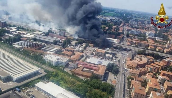 Un aiuto per vittime del disastro sull’A14 dopo l’esplosione dell’autocisterna - Foto 7 di 7