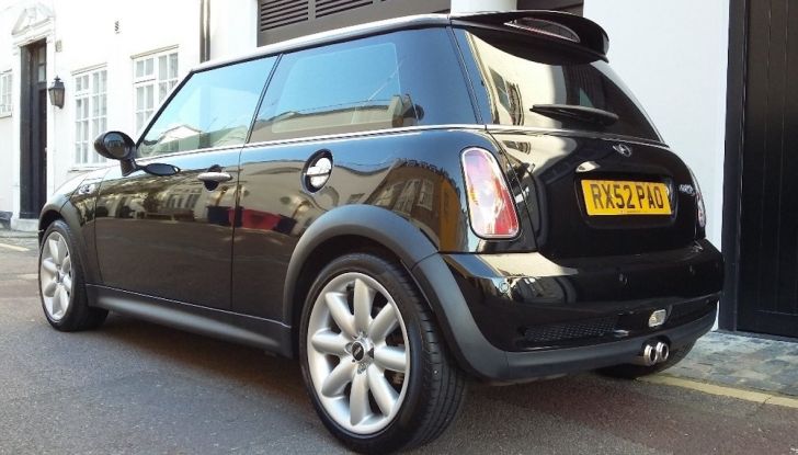 Mini Cooper SE, l’elettrica capace di trainare un Boeing 777F - Foto 4 di 9