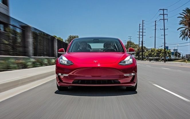 Tesla Model 3 primo taxi elettrico di New York City - Foto 4 di 15