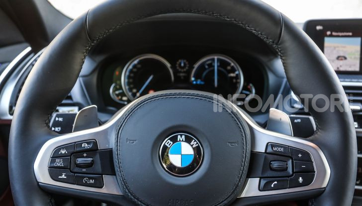 BMW X4 2018, prova in anteprima: SUV d’assalto con tecnologia e stile - Foto 19 di 21