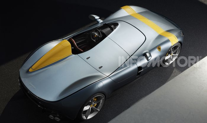 Una Ferrari Monza SP1 guidata sotto la pioggia in Kuwait - Foto 7 di 7