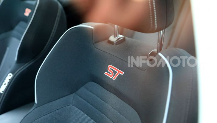 Ford Focus RS 2021: 400 cv ibridi - Foto 10 di 25