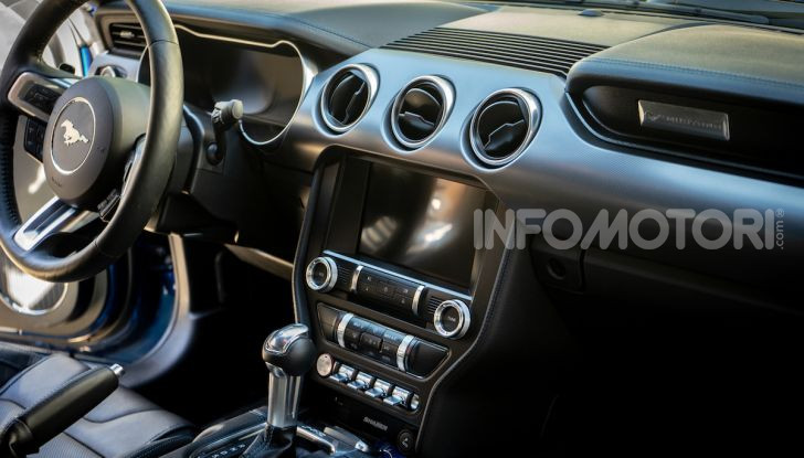 Nuova Ford Mustang GT 2018: La prova del V8 da 450CV - Foto 16 di 27